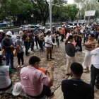 La gente fue evacuada de lso edifcios en Filiínas, por un terremoto de magnitud, 6,2