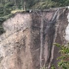 Emergencia. Un derrumbe se registró en la avenida De Los Conquistadores, la mañana de este sábado 17 de junio.