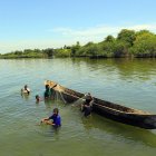 Indígenas de la etnia Miskita ubican redes de pesca
