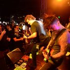 Festejos. Decenas de personas se juntaron para corear las canciones con las bandas en vivo.