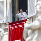 El papa Francisco reapareció este domingo para presidir el rezo del Ángelus desde la ventana del Palacio Apostólico.