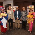 Michelle Pereira, Eliseo Mosconi, Isidro Sierra, Agung Kurniadi y Tri Novita Sari.