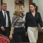 La ministra española de Trabajo y líder de Sumar, Yolanda Díaz (centro de la imagen), junto a la ministra de Igualdad, Irene Montero, de Podemos, en una imagen de archivo