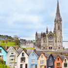 Su capital, Dublín, es el lugar de nacimiento de escritores famosos como Oscar Wilde y también es hogar de la cerveza Guinness.