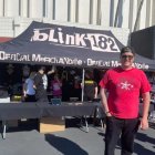 Brian Szasz es el hijastro del empresario millonario desaparecido. Él asegura que irá al concierto para mitigar el momento difícil.