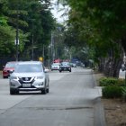 A los carros parqueados en los exteriores del parque lineal de la Kennedy los delincuentes se les sustraen los retrovisores, espejos, entre otros elementos.