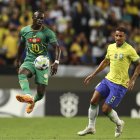 Mané lideró la victoria de su equipo anotando un doblete.