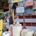 Mercado. En Montebello la libra del arroz se vende a 0,60 dólares.