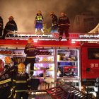 Los bomberos trabajan en el lugar de una explosión en Yinchuan, en la Región Autónoma de Ningxia Hui, China, el 21 de junio de 2023