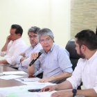 El presidente Lasso (c) visitó Esmeraldas, luego de las intensas lluvias registradas en la provincia.