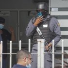 Los clientes fueron evacuados del establecimiento, en el que ahora hay presencia policial.