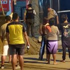 Desconocidos lanzaron un artefacto a un local de electrodoméstico en Pedro Carbo