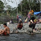 HISTORIAS. Los viajeros suelen detenerse en medio de la selva a descansar y contar sus historias, para luego seguir su ruta y buscar la salida de la selva.