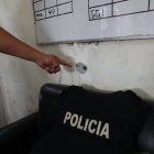 Las huellas de las balas recibidas en los atentados terroristas de noviembre aún no son arregladas. Lo mismo ocurre con puertas, ventanas y demás infraestructuras