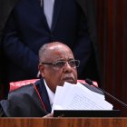 El ministro del Tribunal Superior Electoral (TSE), Benedito Gonçalves, relator del caso, habla durante la sesión de juicio contra el expresidente de Brasil Jair Bolsonaro en el Tribunal Superior Electoral