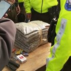 Evidencia. Estos son los paquetes de la sustancia ilícita hallada en el interior de una mochila