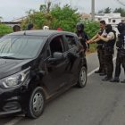 Asaltos. En este vehículo fueron detenidos cuatro hombres.