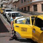 De uno en uno. Las unidades se llenan a toda hora del día. Los pasajeros nunca faltan en los cuatro puntos ubicados en el centro de la ciudad.