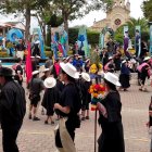 Saraguro. Un grupo de personas participa de una actividad cultural.