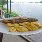 Favorito. Entre los platos más solicitados está la corvina frita, que tiene un valor de ocho a nueve dólares, dependiendo de su tamaño. También se vende el filete de picudo.