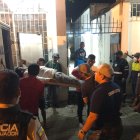 Diligencias. Los cinco cuerpos fueron llevados a la morgue de Babahoyo para los trámites respectivos.