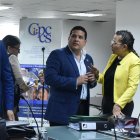 Aliados. El correísta Alembert Vera, presidente del CPCCS, y Priscila Schettini, del colectivo de abogados correístas, no piensan detener su persecución.