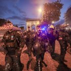 Nanterre (France), 01/07/2023.- Riot police forces secure the area in front of the Arc de triomphe amid fears of another night of clashes with protestors in Paris, France, 01 July 2023. Violence broke out all over France after police fatally shot a 17-year-old teenager during a traffic stop in Nanterre on 27 June. (Protestas, Disturbios, Francia) EFE/EPA/MOHAMMED BADRA