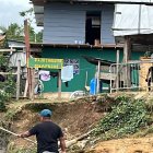 BAJO CHIQUITO. De todas las nacionalidades se juntan en la comunidad para pasar una noche o unos días. Algunos de los migrantes terminan trabajando en el sitio para conseguir dinero.