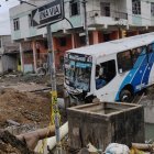 El bus quedó incrustado entre fierros, en la 19 y Argentina.