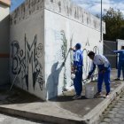 Arreglos. Los policías también colaboraron en el arreglo de las fachadas.