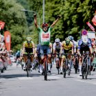 El festejo de Jhonatan Narváez tras sumar el triunfo en la segunda etapa del Tour de Austria.