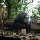 Tropa. Efectivos ucranianos en trabajos de reparación de un tanque cerca de una línea de frente a Donetsk.
