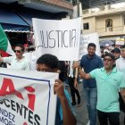 Grupos de padres de familia y maestros marcharon hacia el Distrito Educativo de Naranjal.