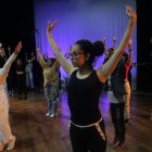 1. Interpretación. Los miembros de los coros infantiles y juveniles de la fundación dan vida a los personajes de ‘Mama Sara’, actuando y cantando en escena. Los ensayos iniciaron en marzo.