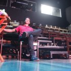 Espectáculo. Jorge Parra aparece al pie del fondo que servirá de escenografía de la obra ‘El Cabaret’.