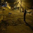 Tinieblas. A más del mal estado de las calles, el estado de las luminarias es pésimo.