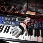 Un guante robótico blando, el primero de su clase, es capaz de ayudar a los pianistas que han sufrido un ictus que ha restado precisión y agilidad a sus manos