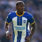 Pervis tuvo una destacada participación con el Brighton la temporada pasada.