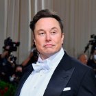 Elon Musk continúa siendo el hombre más rico del mundo.