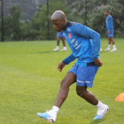 El ecuatoriano supera en el nivel técnico al campeón mundial con Argentina, según Craig Burley.