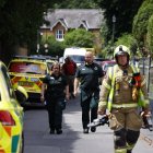 Personal de servicios de emergencia acudieron al sitio del accidente.