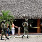 Militares prestan seguridad en el lugar donde fue asesinado un policía, en el municipio de El Zulia, en el departamento de Norte Santander (Colombia).