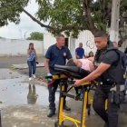 Autoridades asistieron al lugar de los hechos para iniciar investigaciones y atender a los heridos.