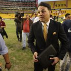 Carlos Alfaro Moreno (d) ganó la presidencia de Barcelona en octubre de 2019.