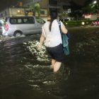 Los ciudadanos han preferido moverse por su cuenta hasta sus hogares, que esperar por un vehículo.