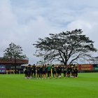 Los jugadores continúan con su entrenamiento de formar regular.