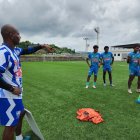 Óscar Bagüí durante una de las jornada de entrenamiento de Esmeraldas Petrolero.