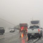 La caída de nieve en el sector de Papallacta sorprendió a los conductores.