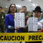 La presidenta del CNE, Diana Atamaint, informó que con lo recibido por parte de Finanzas pudo empezar la impresión de papeletas.