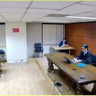 El juez Luis Rivera escuchó los argumentos de la defensa de Vera y de la fiscal Salazar.